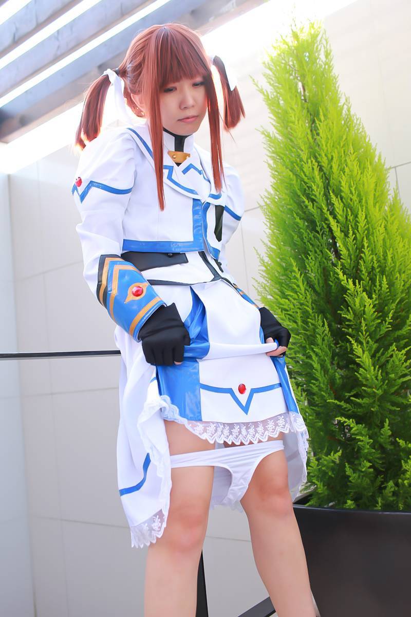 [Cosplay]  Hot Maho Shojo Lyrical Nanoha 诱惑的动作